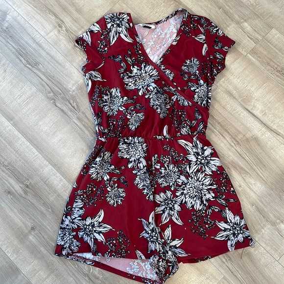 Size large Romper - Picture 1 of 2